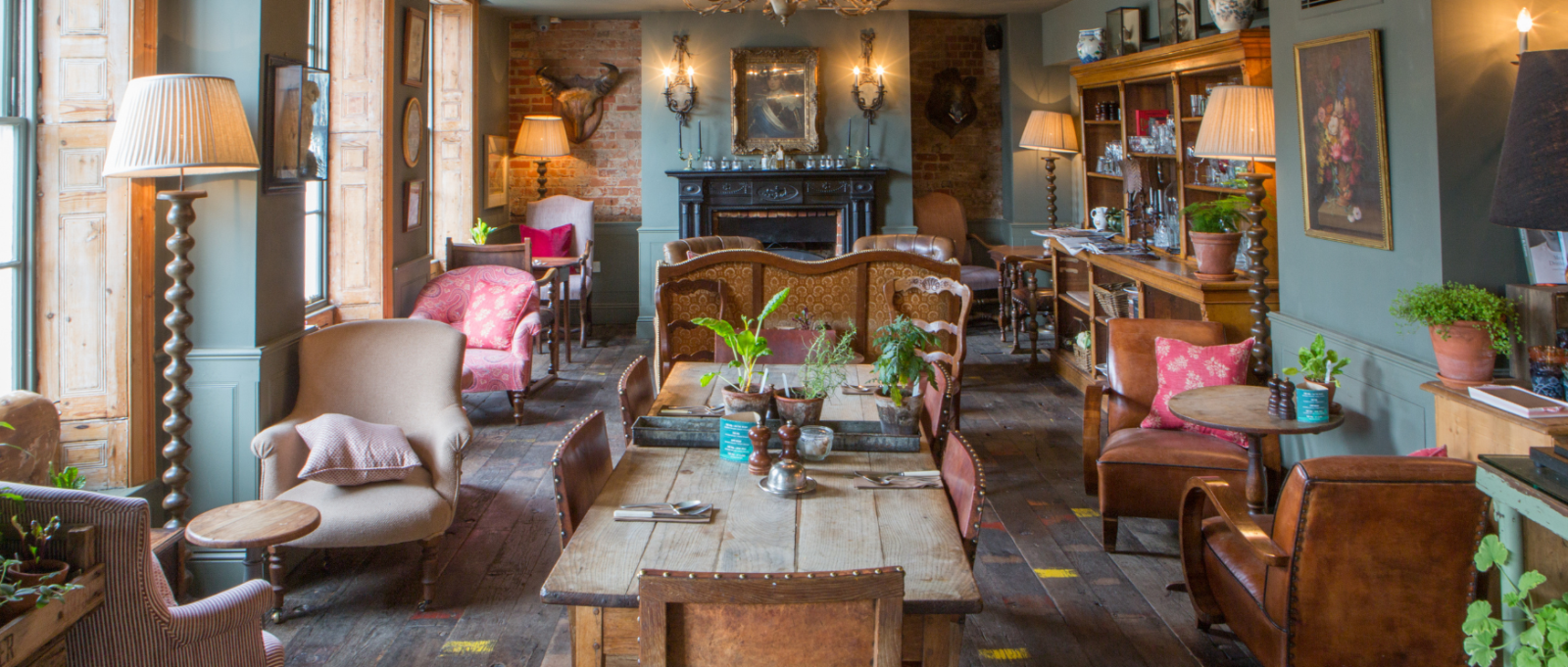 Inside the restaurant area of the Pig in the Wall, Southampton